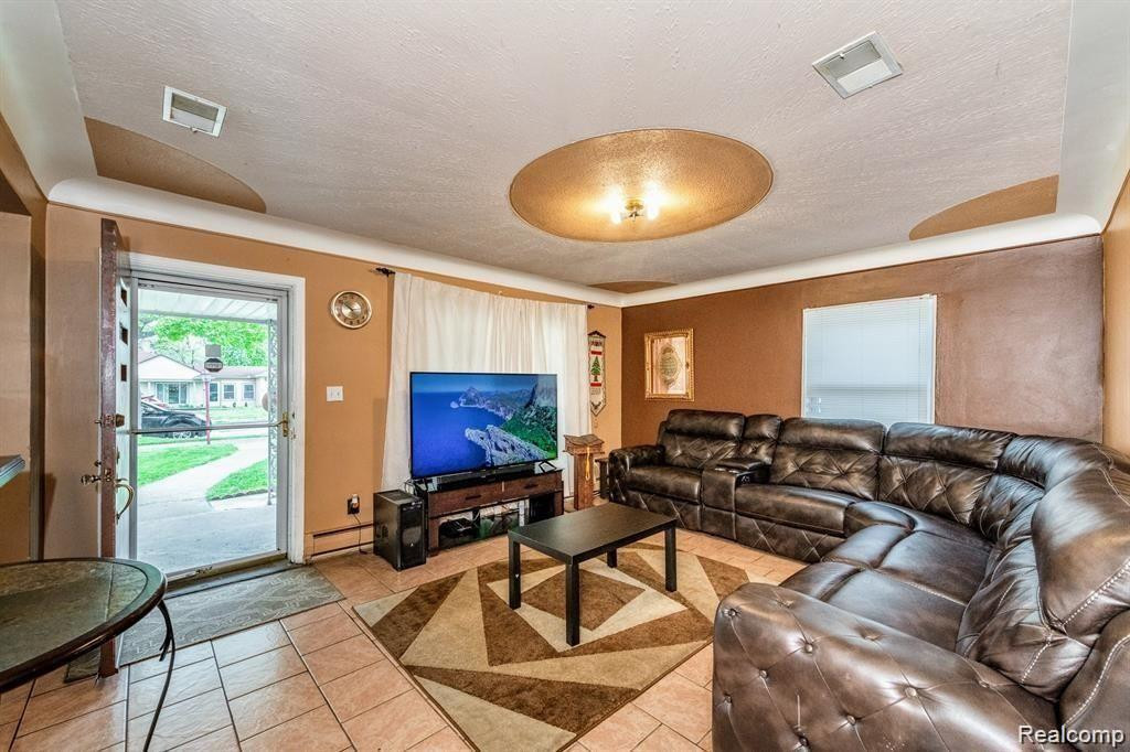 7299 MAYBURN Street, Dearborn Heights, MI 48127 — Photo 9