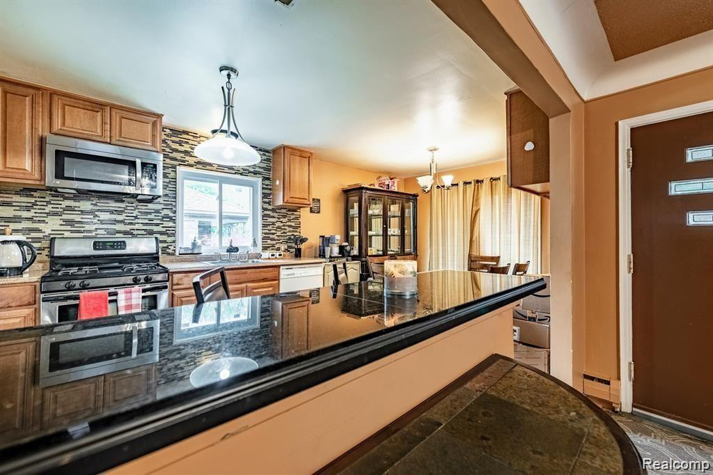 7299 MAYBURN Street, Dearborn Heights, MI 48127 — Photo 10