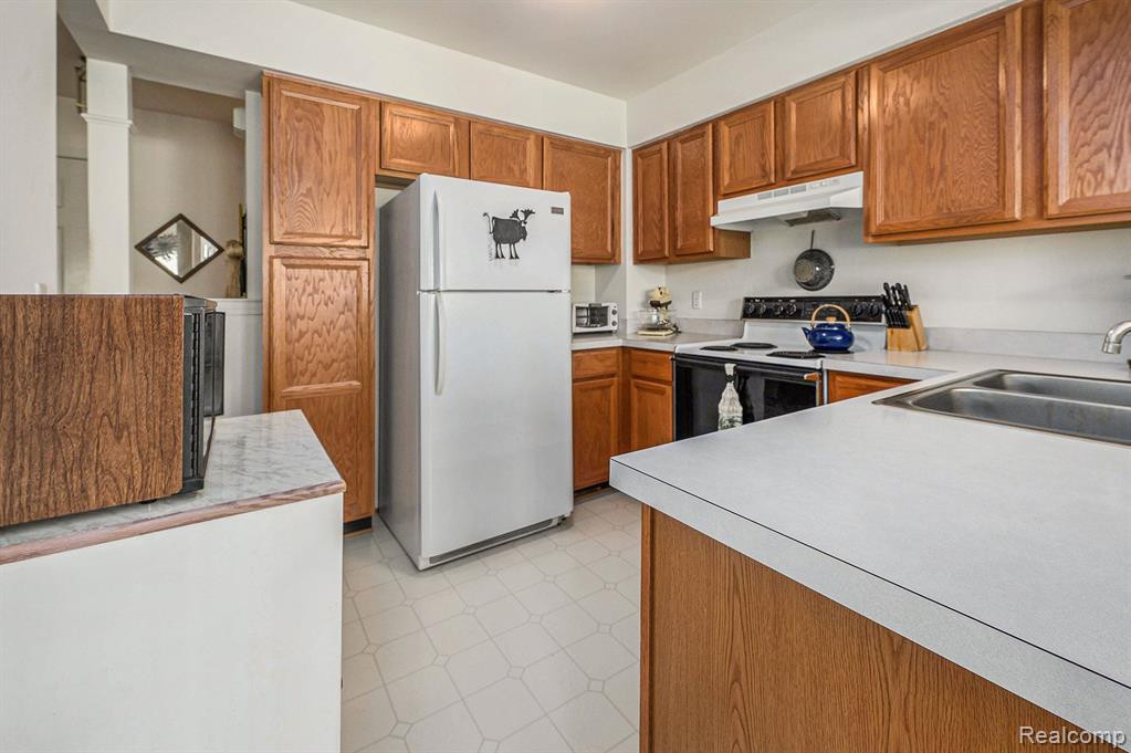 1653 BENNINGTON, Canton, MI 48188 — Photo 12
