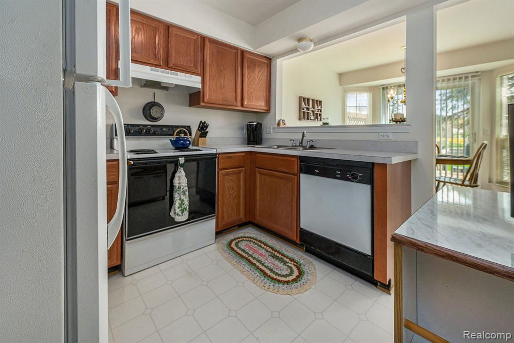 1653 BENNINGTON, Canton, MI 48188 — Photo 13