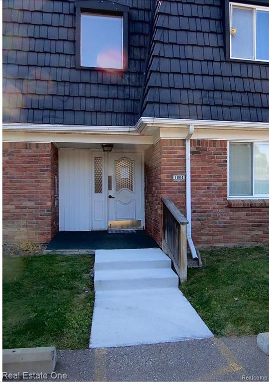 1804 COLONIAL VILLAGE Way, 4, Waterford, MI 48328 — front exterior