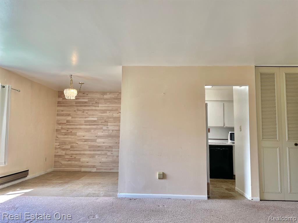 1804 COLONIAL VILLAGE Way, 4, Waterford, MI 48328 — Photo 3