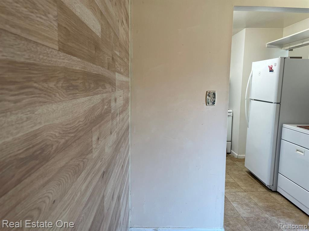 1804 COLONIAL VILLAGE Way, 4, Waterford, MI 48328 — Photo 10