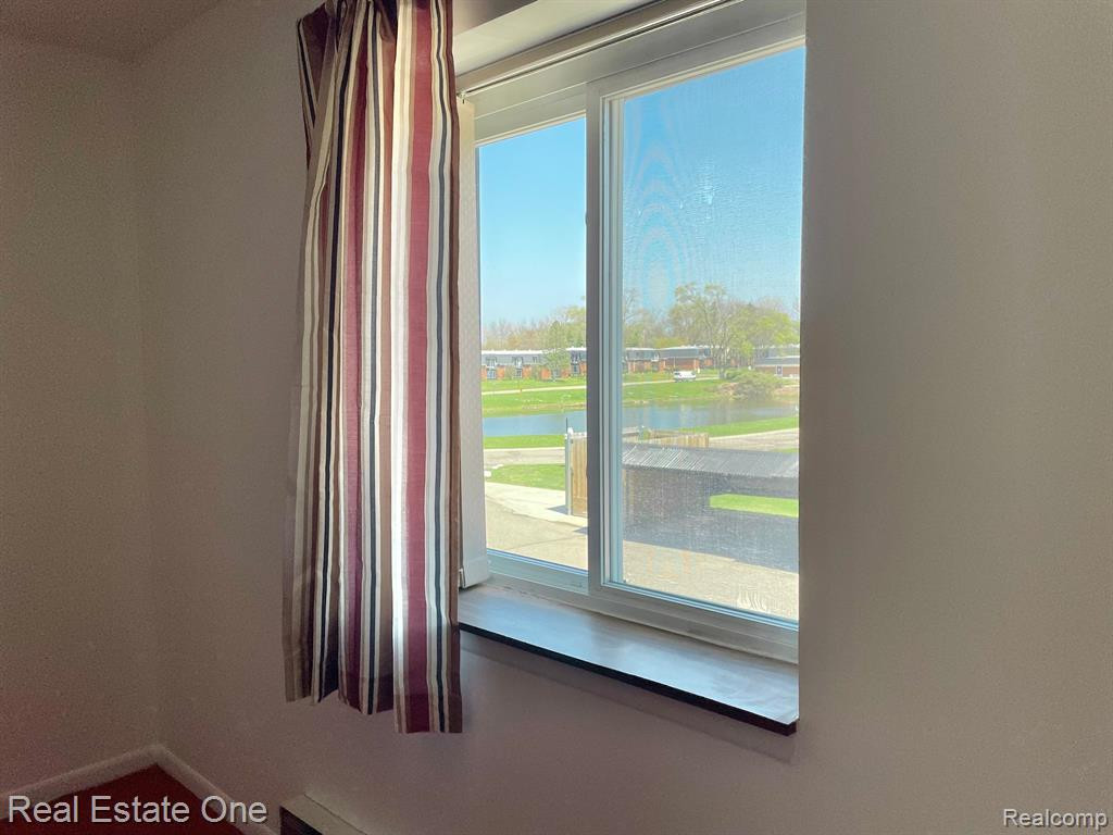 1804 COLONIAL VILLAGE Way, 4, Waterford, MI 48328 — Photo 19
