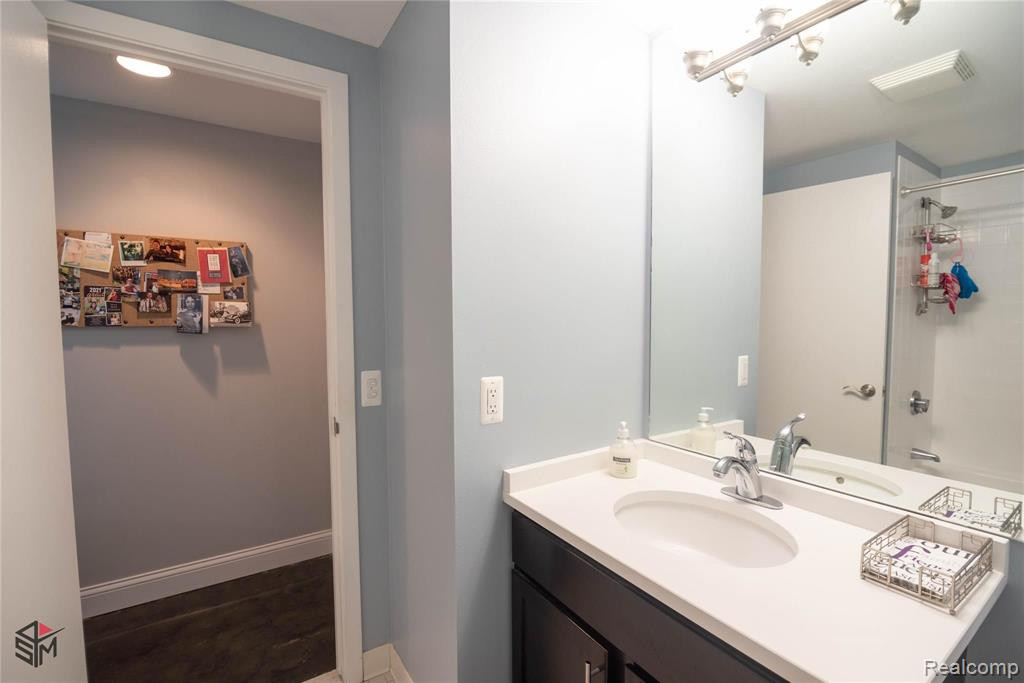 3320 SPINNAKER LN, 3E, Detroit, MI 48207 — Photo 15