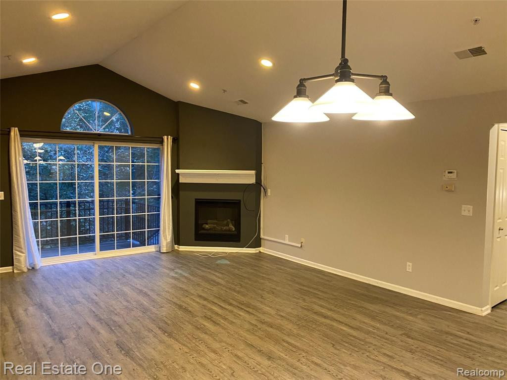 18203 ADRI CIRCLE Circle S, Commerce Twp, MI — Photo 4