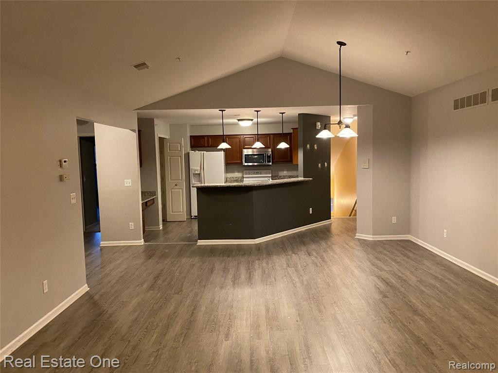 18203 ADRI CIRCLE Circle S, Commerce Twp, MI — Photo 6