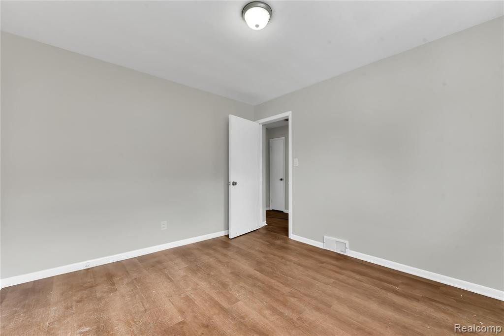 9668 VINE Avenue, Allen Park, MI 48101 — Photo 8
