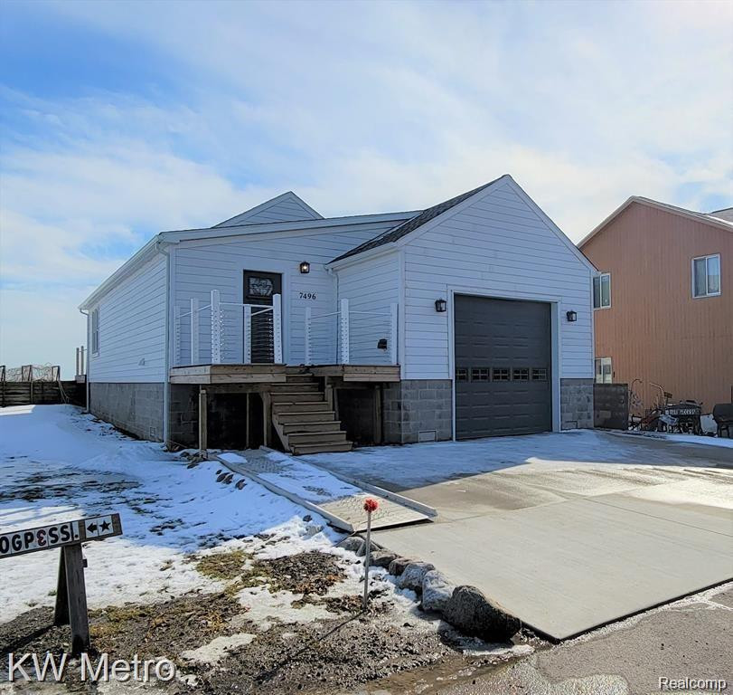 7496 LAKESHORE Drive, Newport, MI 48166 — Photo 3
