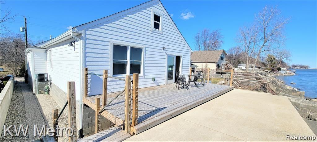 7496 LAKESHORE Drive, Newport, MI 48166 — Photo 17