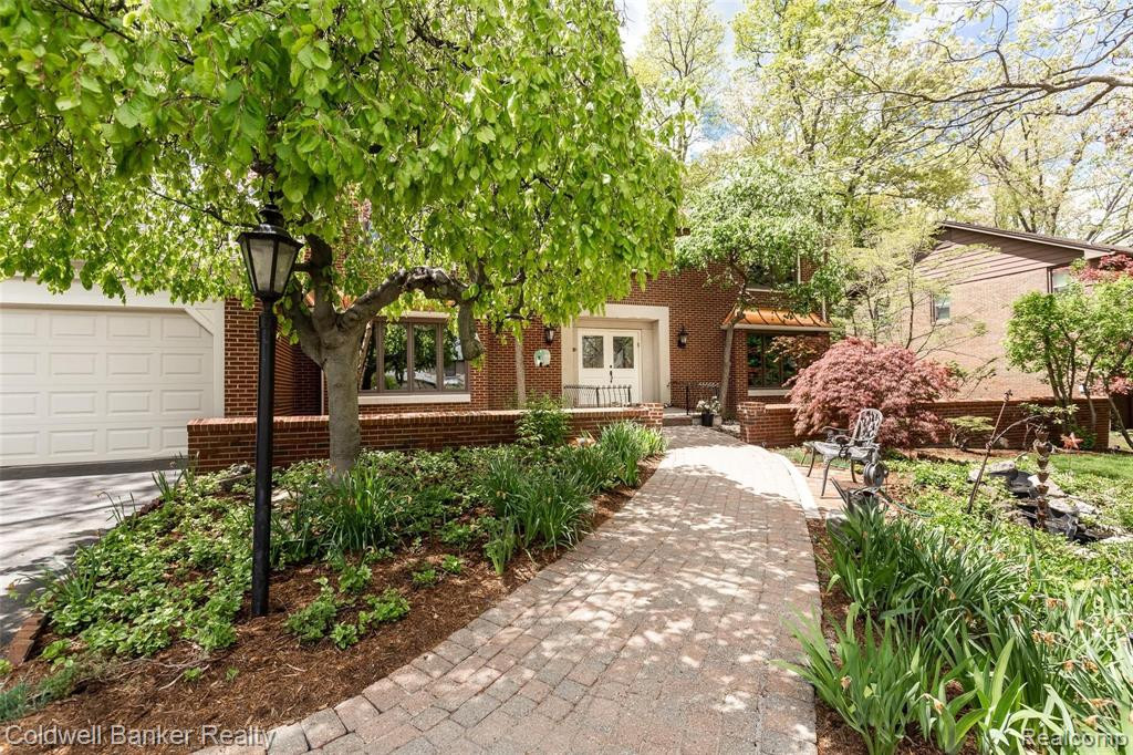 5130 LAKE BLUFF Road, West Bloomfield, MI 48323 — front exterior