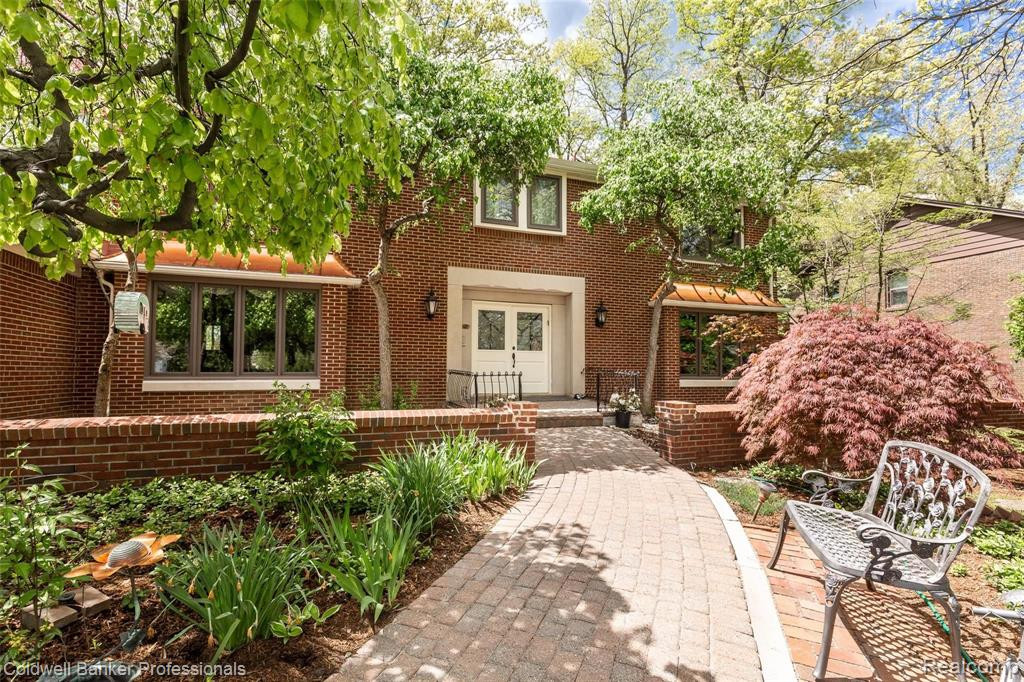 5130 LAKE BLUFF Road, West Bloomfield, MI 48323 — Photo 2