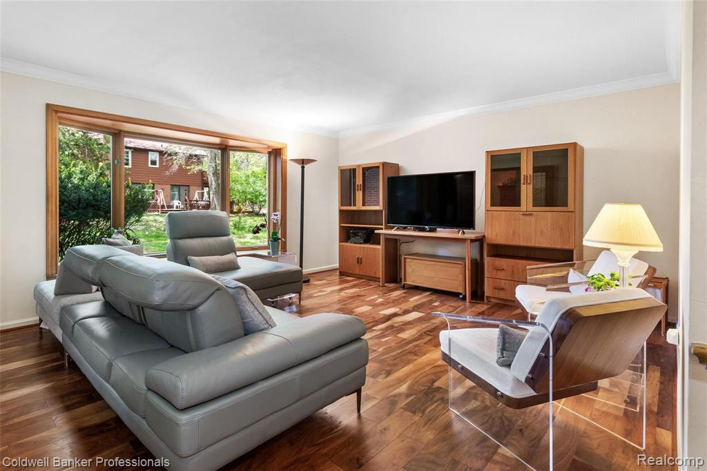 5130 LAKE BLUFF Road, West Bloomfield, MI 48323 — Photo 11