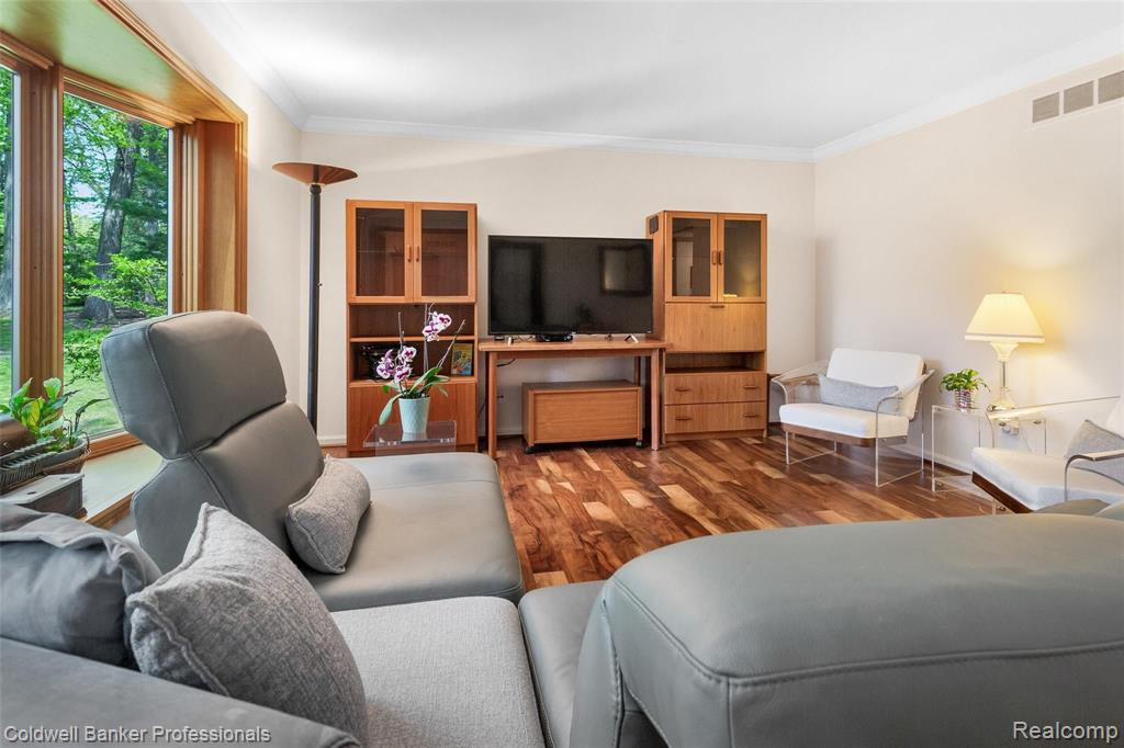 5130 LAKE BLUFF Road, West Bloomfield, MI 48323 — Photo 12