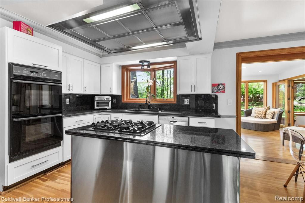 5130 LAKE BLUFF Road, West Bloomfield, MI 48323 — Photo 20