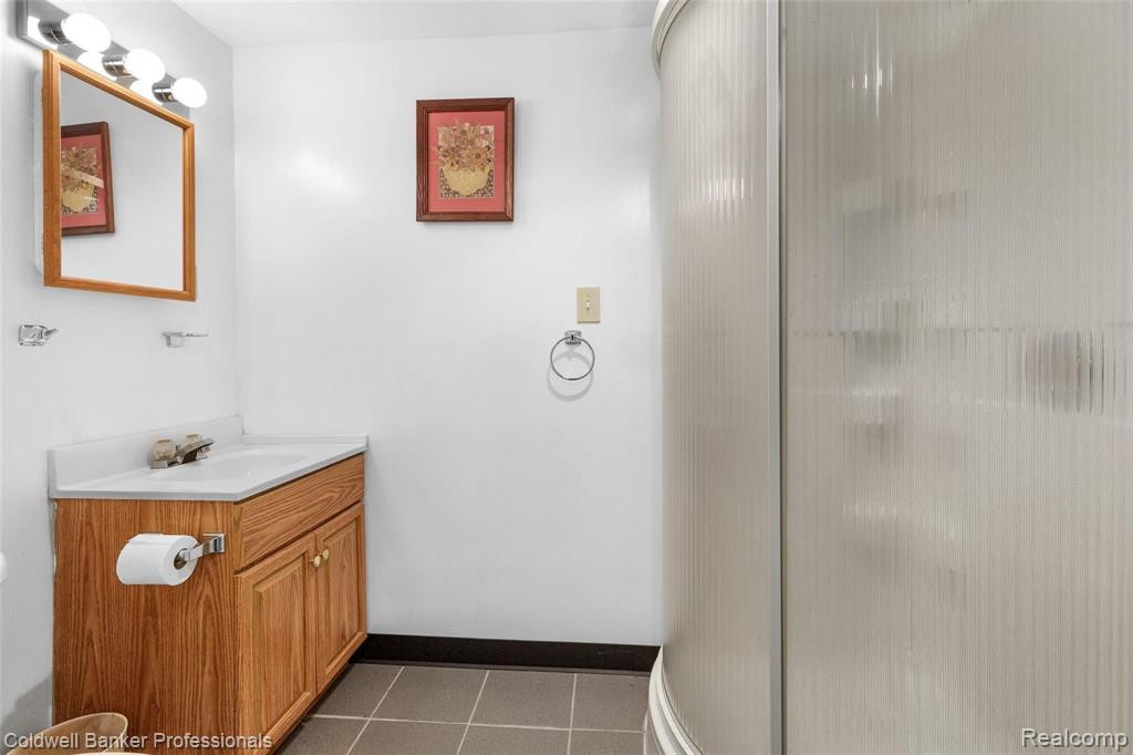 5130 LAKE BLUFF Road, West Bloomfield, MI 48323 — Photo 41