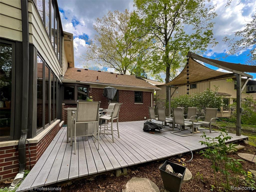 5130 LAKE BLUFF Road, West Bloomfield, MI 48323 — Photo 45