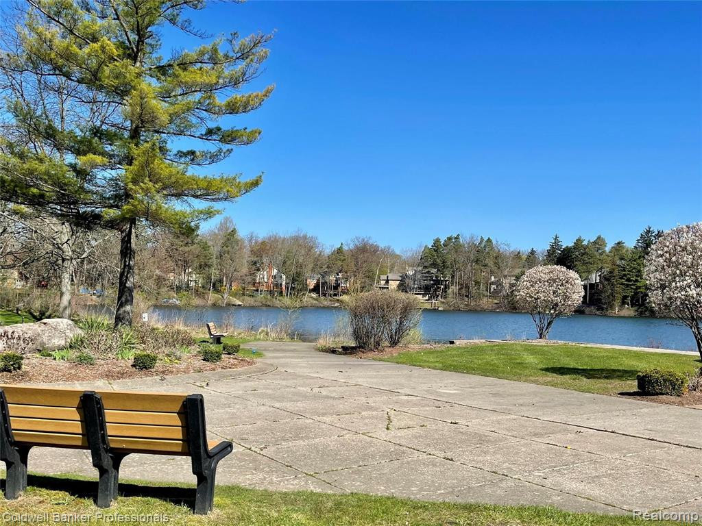 5130 LAKE BLUFF Road, West Bloomfield, MI 48323 — Photo 50