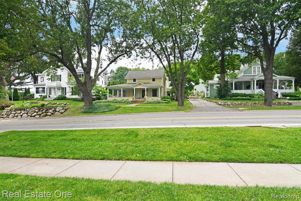69 S HOLCOMB Road, Clarkston, MI — Photo 2