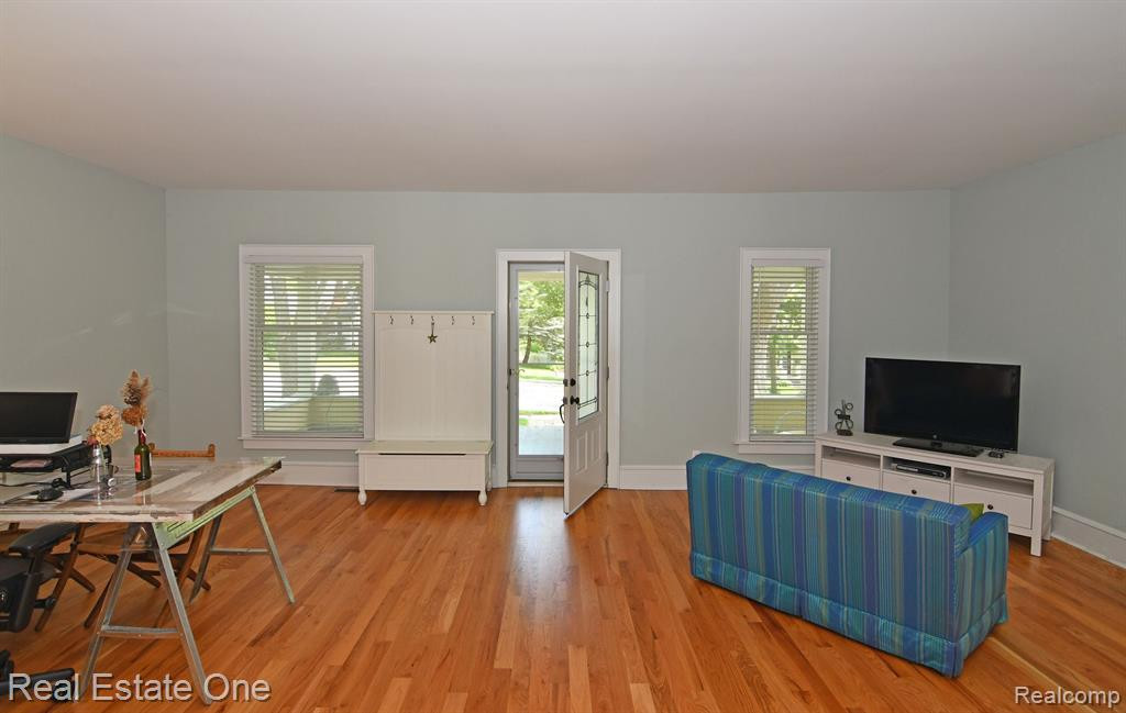 69 S HOLCOMB Road, Clarkston, MI — Photo 16