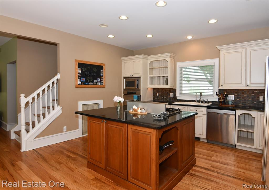 69 S HOLCOMB Road, Clarkston, MI — Photo 25