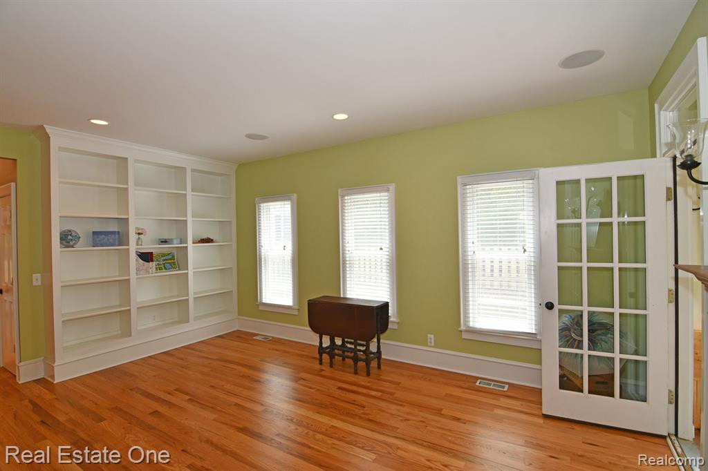 69 S HOLCOMB Road, Clarkston, MI — Photo 32