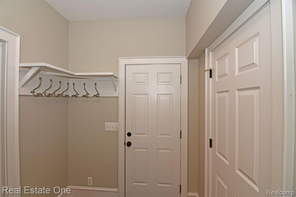 69 S HOLCOMB Road, Clarkston, MI — Photo 38