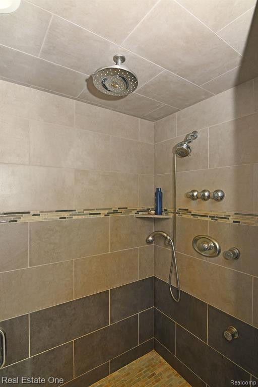 69 S HOLCOMB Road, Clarkston, MI — Photo 47