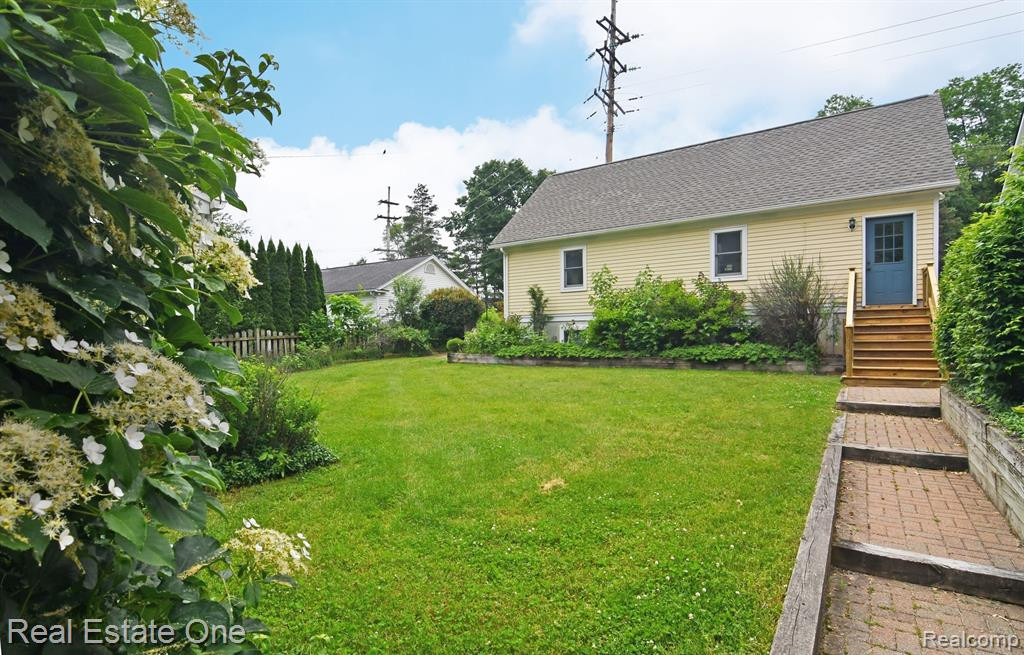 69 S HOLCOMB Road, Clarkston, MI — Photo 60