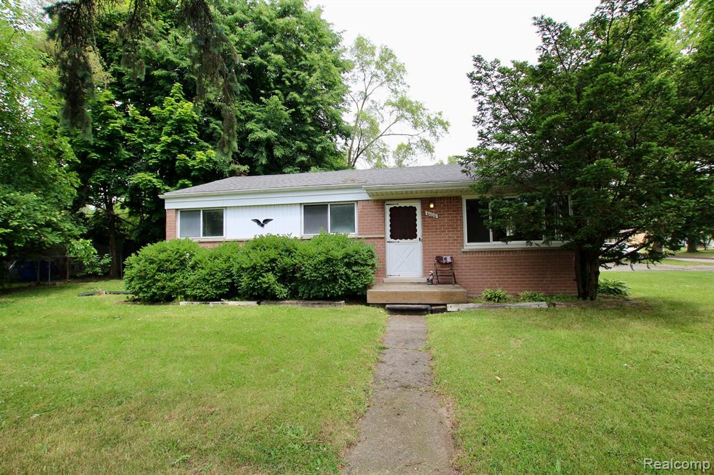 6100 WILLIAMS LAKE Road, Waterford, MI 48329 — front exterior