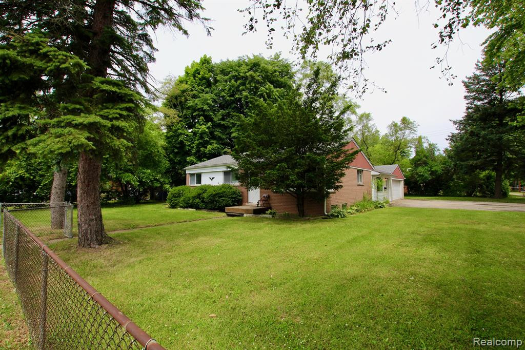 6100 WILLIAMS LAKE Road, Waterford, MI 48329 — Photo 3