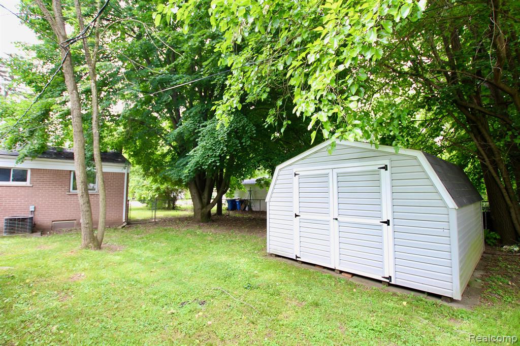 6100 WILLIAMS LAKE Road, Waterford, MI 48329 — Photo 7