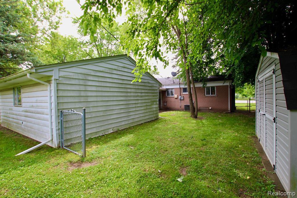 6100 WILLIAMS LAKE Road, Waterford, MI 48329 — Photo 9