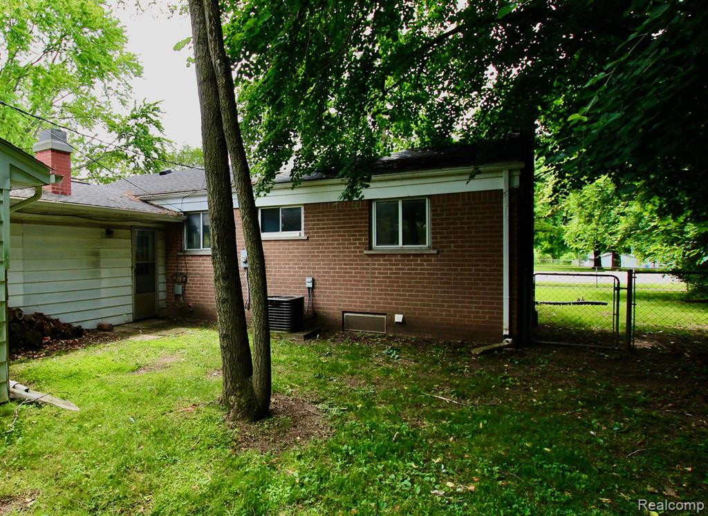 6100 WILLIAMS LAKE Road, Waterford, MI 48329 — Photo 11