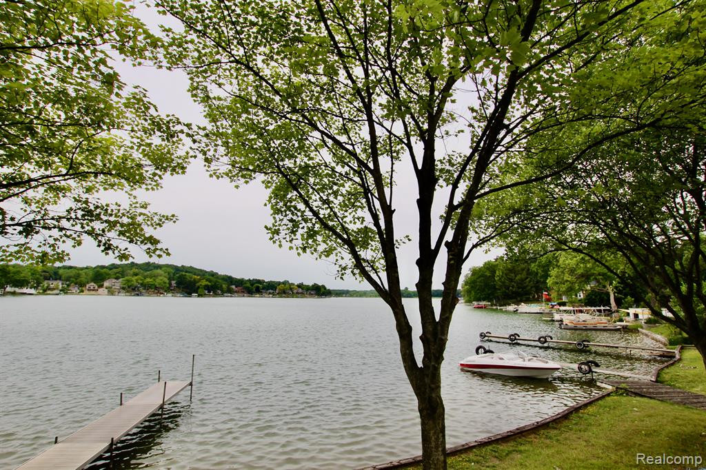 6100 WILLIAMS LAKE Road, Waterford, MI 48329 — Photo 23