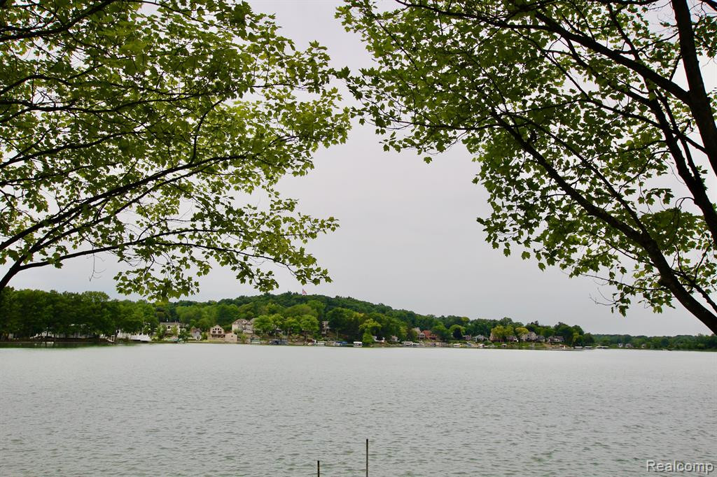 6100 WILLIAMS LAKE Road, Waterford, MI 48329 — Photo 24