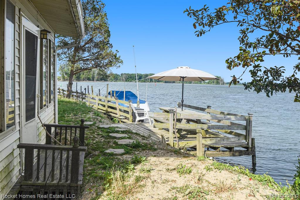6693 Lakeshore Drive, Newport, MI 48166 — Photo 24
