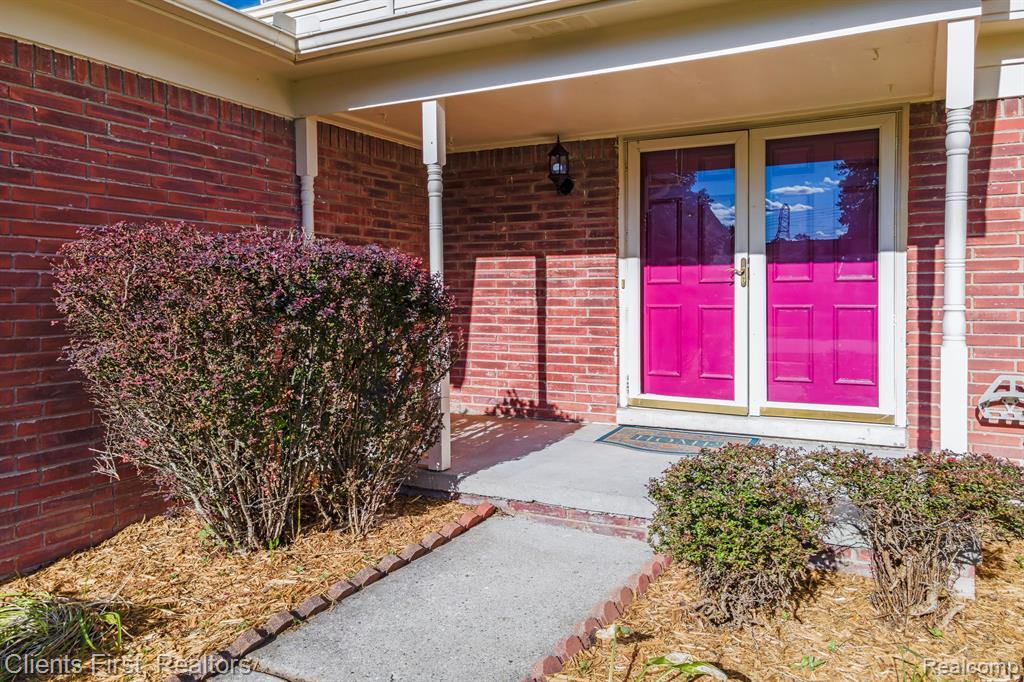 881 QUEENS Way, Canton, MI 48188 — Photo 3