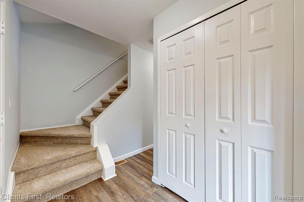 881 QUEENS Way, Canton, MI 48188 — Photo 4