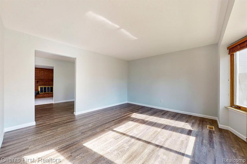 881 QUEENS Way, Canton, MI 48188 — Photo 5
