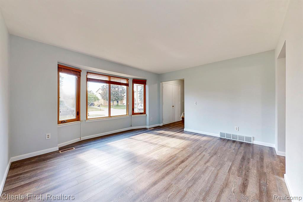 881 QUEENS Way, Canton, MI 48188 — Photo 6