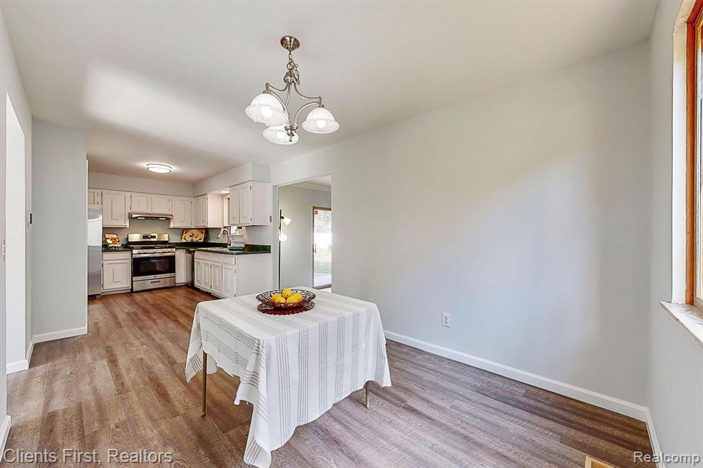 881 QUEENS Way, Canton, MI 48188 — Photo 10