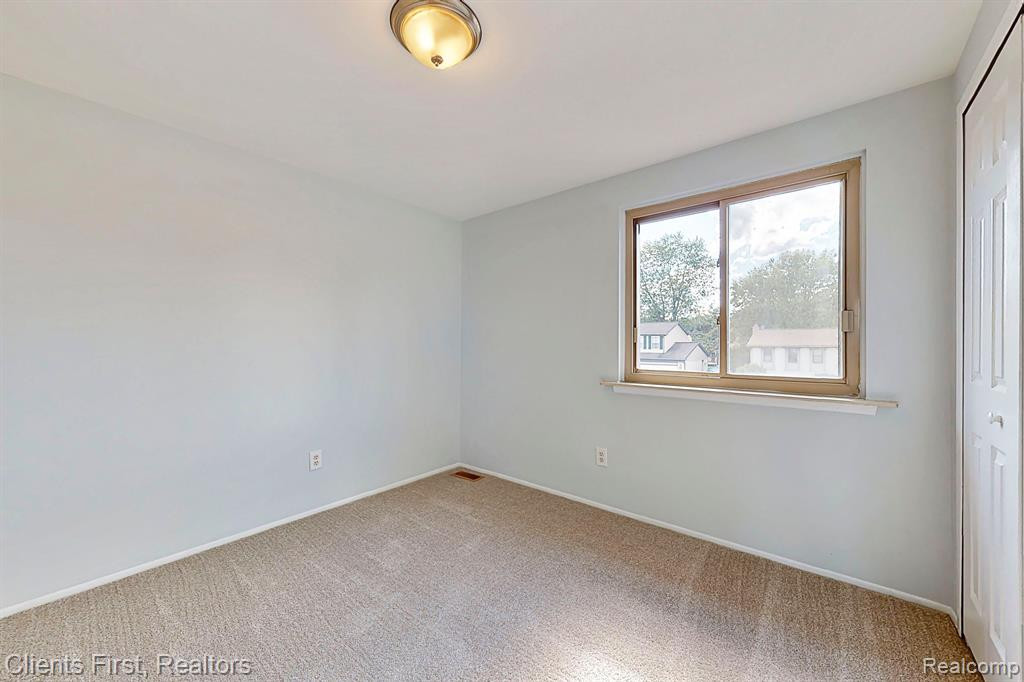 881 QUEENS Way, Canton, MI 48188 — Photo 23