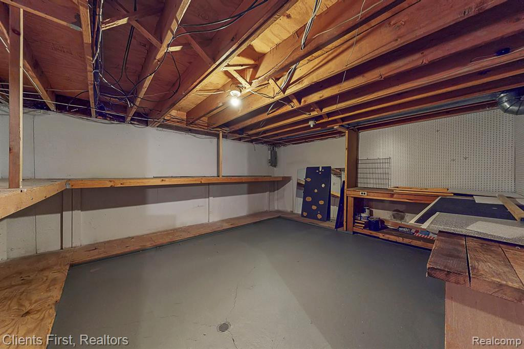 881 QUEENS Way, Canton, MI 48188 — Photo 31