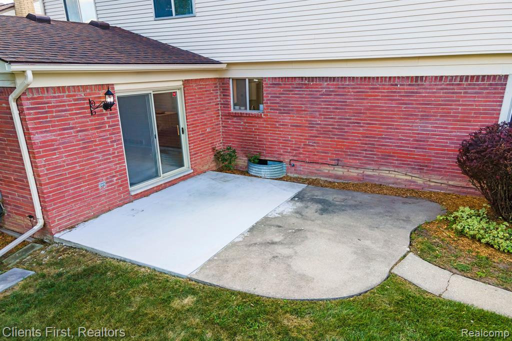 881 QUEENS Way, Canton, MI 48188 — Photo 35