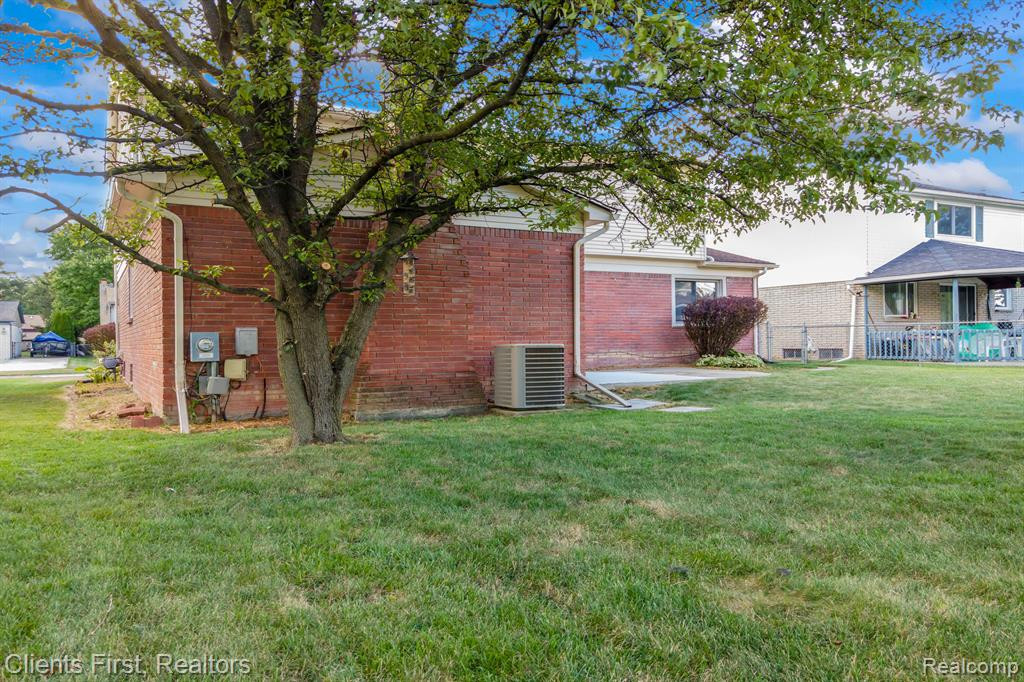 881 QUEENS Way, Canton, MI 48188 — Photo 36