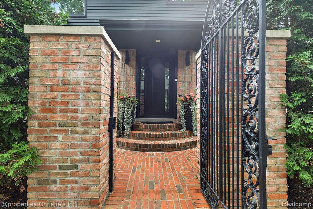 711 MAPLE HILL Lane, Birmingham, MI 48009 — Photo 2