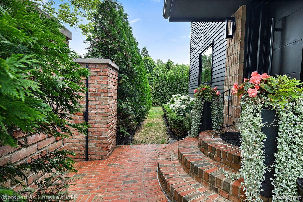 711 MAPLE HILL Lane, Birmingham, MI 48009 — Photo 4
