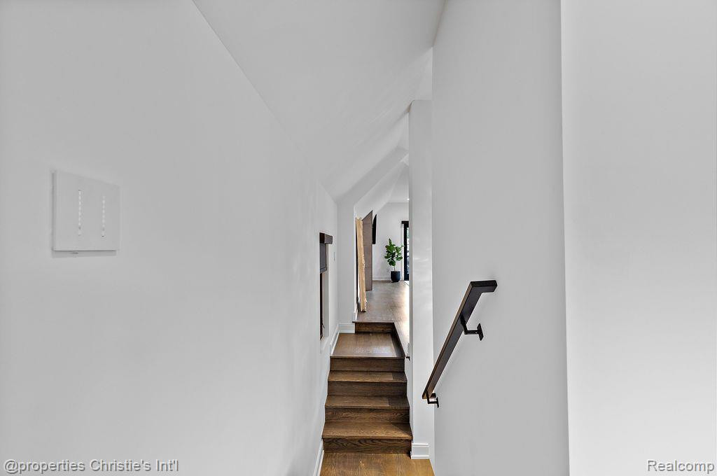 711 MAPLE HILL Lane, Birmingham, MI 48009 — Photo 22