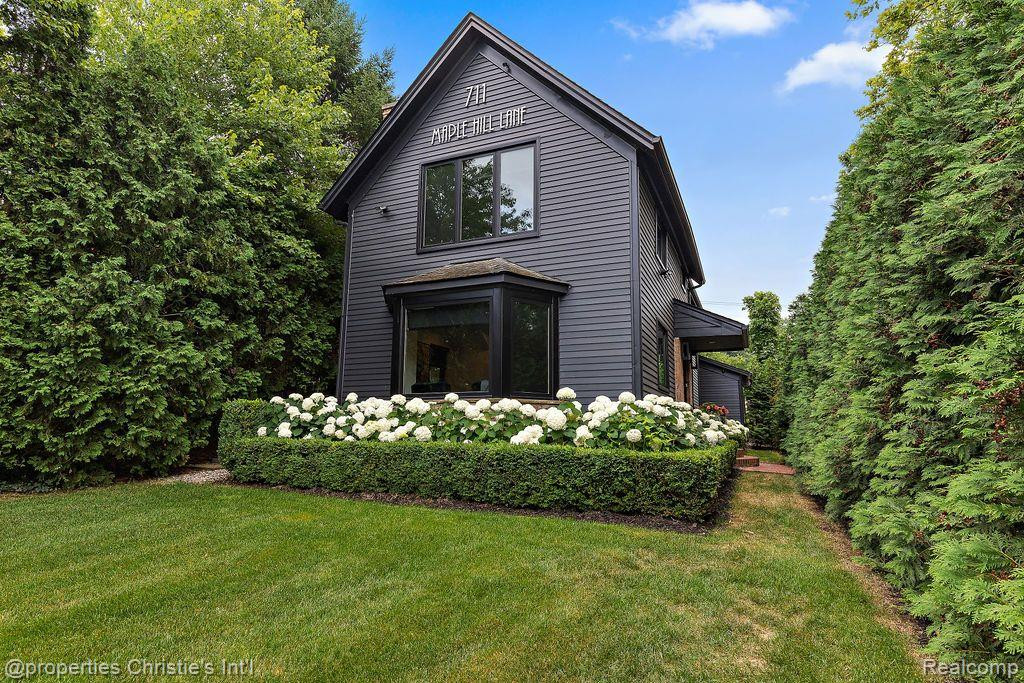 711 MAPLE HILL Lane, Birmingham, MI 48009 — Photo 41